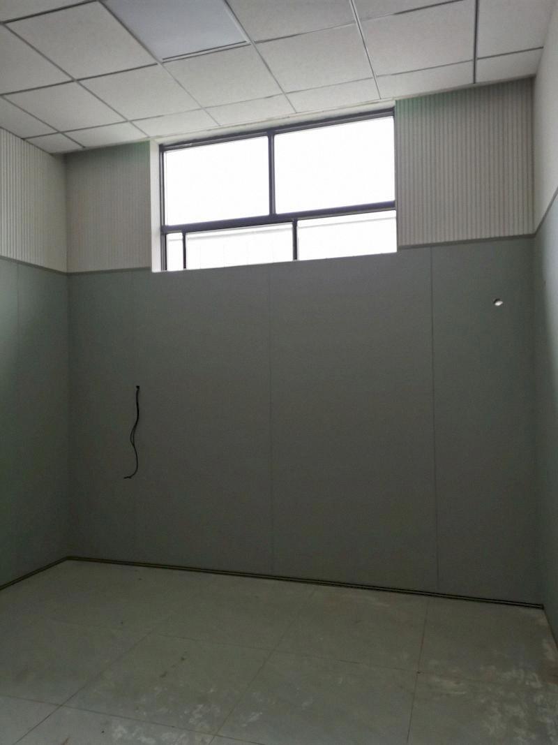 防撞墻貼軟包施工方法